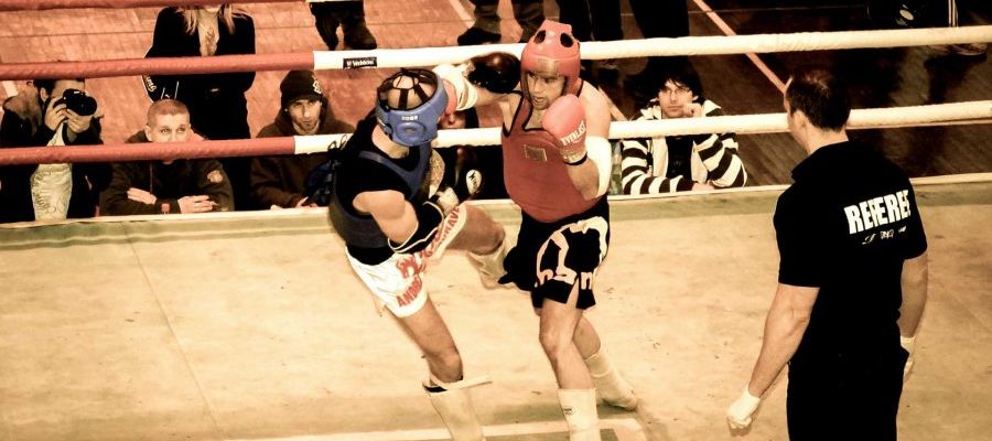 Euroliga Muay Thai Zilina Słowacja 2010. Ariel Smolarski w natarciu