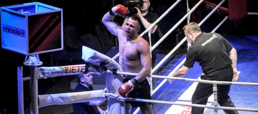 Gala Kickboxingu MFC Zielona Góra 2011. Radość Pawła po wygranej walce