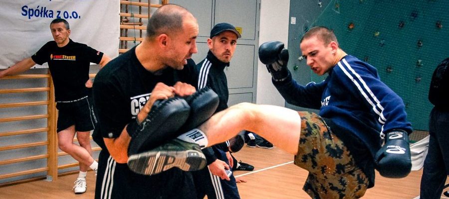 Mistrzostwa Polski w Kickboxingu Skarżysko Kamienna 2009. Przemek Borkowski przed walką