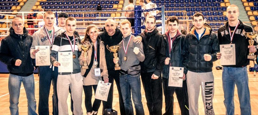 Mistrzostwa Polski Muay Thai Oriental Rules Krynica 2012. Zdjęcie pamiątkowe po zakończeniu zawodów