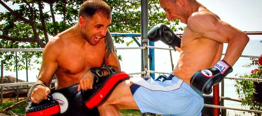 Mistrzostwa Świata Muay Thai Bangkok 2009. Janusz Janowski i Patryk Grudniewski podczas treningu w Tajlandii