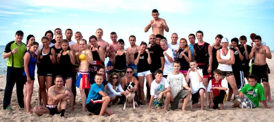 Obóz Muay Thai Łazy 2012. Zdjęcie pamiątkowe uczestników obozu