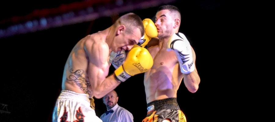 Gala Kickboxingu i Muay Thai South Battle Gorlice 2015. Lewy sierpowy na głowę