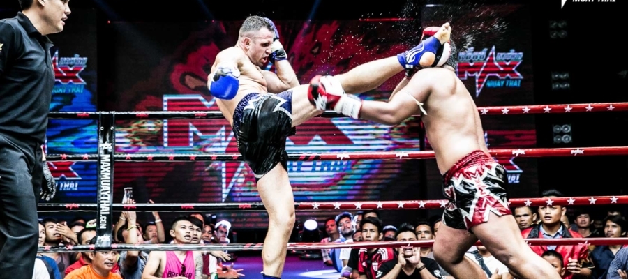 Gala Max Muay Thai Pattaya 2015. Wysokie kopnięcie Pawła Jędrzejczyka