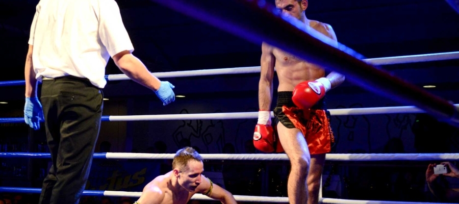 Gala Muay Thai Galavecer Bojovniku Pardubice 2014. Obalenie w wykonaniu Marcina Kreta