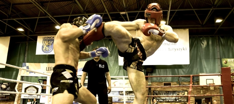 Mistrzostwa Polski w Kickboxingu K1 Legnica 2015. Kopnięcie na głowę Dawida Kasperskiego