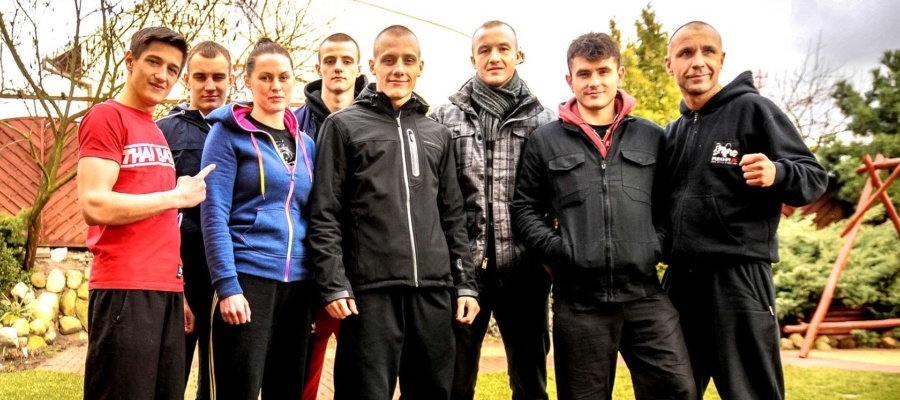 Mistrzostwa Polski w Kickboxingu Low Kick Bełchatów 2014. Zdjęcie pamiątkowe po zakończeniu zawodów