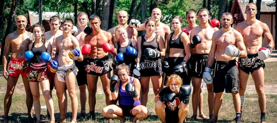 Obóz Muay Thai i MMA Łazy 2014. Zdjęcie pamiątkowe na polsanie