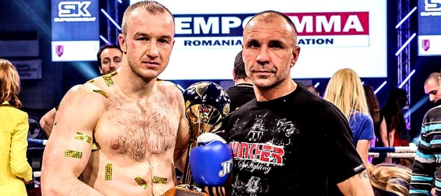 Turniej Superkombat Resita Rumunia 2014. Dawid Kasperski z trenerem Januszem Janowskim