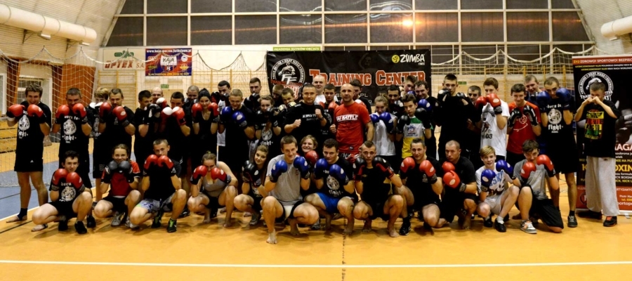 Seminarium Muay Thai Opoczno 2013. Zdjęcie pamiątkowe po zakończeniu seminarium